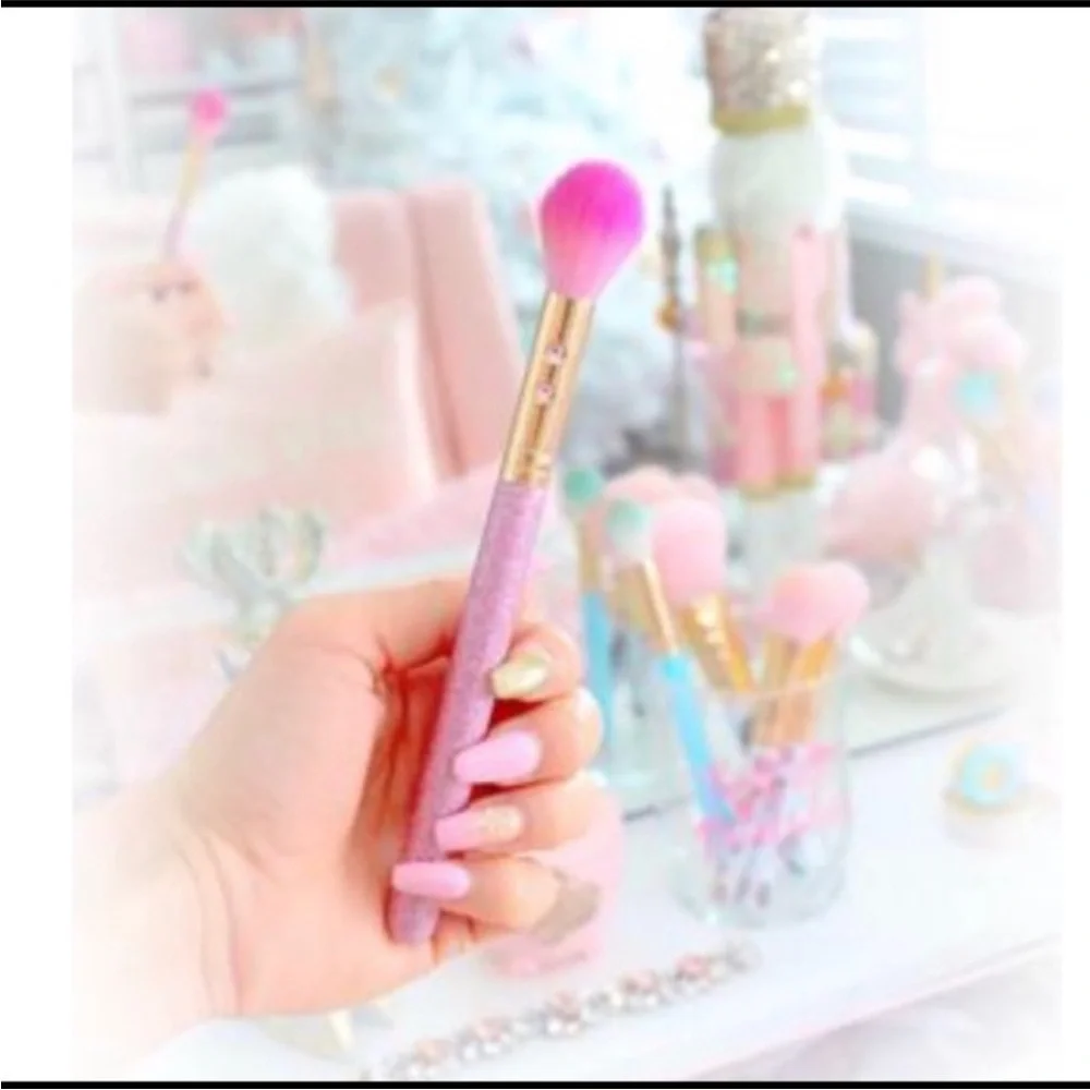 NEW! SLMISSGLAM Sparkly Unicorn Lilac Tapered Highlight Brush L36